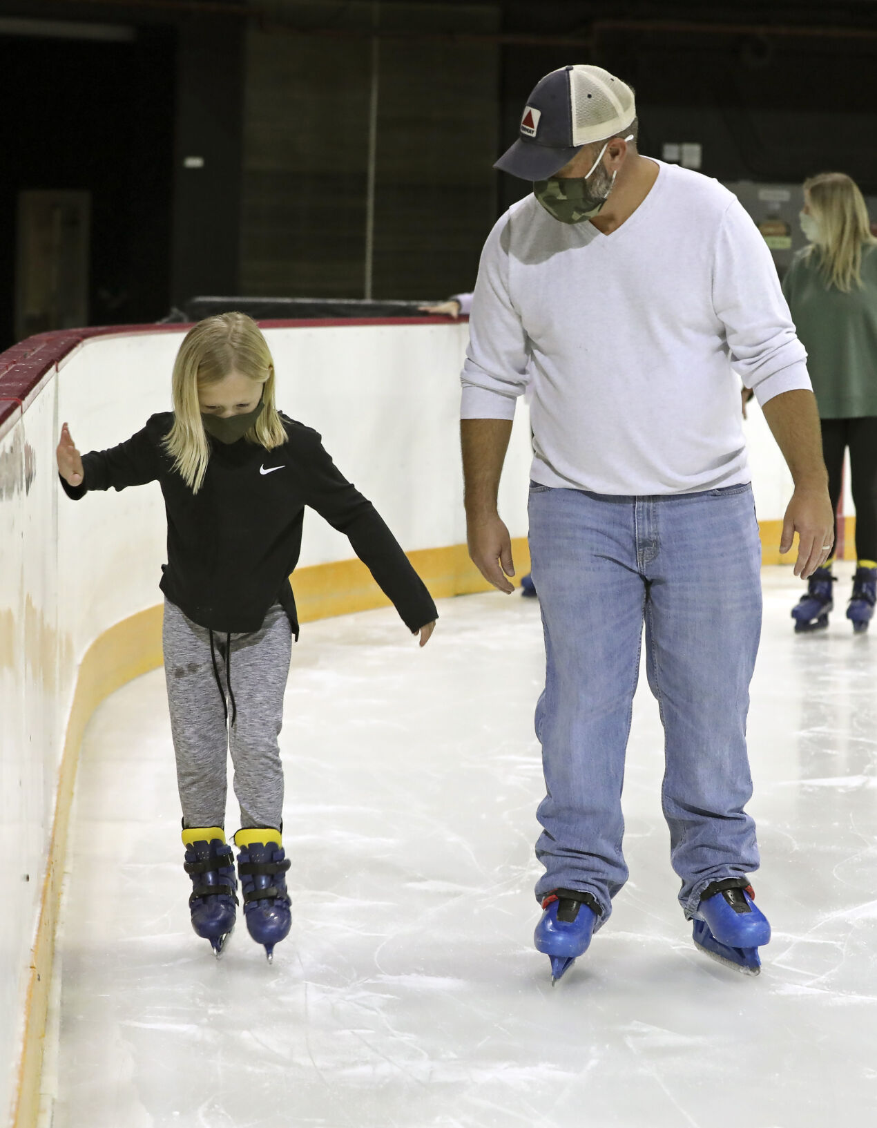 BR.iceskating.112220 04 mw.JPG